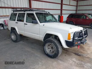 1996 Jeep Cherokee Sport z VIN 1J4FJ68S5TL259449, wystawiony jako IAAI lot #42376697 z przebiegiem 72 835 mil mil oraz . Historia ofert i sprzedaży dostępna na DreamBid. Obrazek 1.