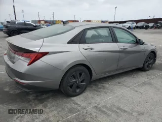 2022 Hyundai Elantra Blue z VIN KMHLM4AJ1NU017532, wystawiony jako Copart lot #60261715 z przebiegiem 31 844 mil mil oraz Czysty tytuł • Clean title. Historia ofert i sprzedaży dostępna na DreamBid. Obrazek 3.