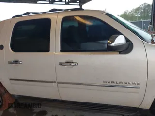 2013 Chevrolet Avalanche LTZ with VIN 3GNMCGE03DG296330, listed as a IAAI auction lot 41985209 with 265,798 mi miles and . Bid and sale history available at DreamBid. Image 13.