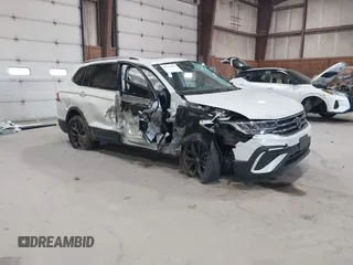 2023 Volkswagen Tiguan SE z VIN 3VVNB7AX5PM096138, wystawiony jako IAAI lot #42127394 z przebiegiem 51 221 mil mil oraz . Historia ofert i sprzedaży dostępna na DreamBid. Obrazek 1.