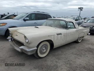 1957 Ford Thunderbird z VIN D7FH394065, wystawiony jako Copart lot #76660654 z przebiegiem 85 758 mil mil oraz Szkody całkowita. Historia ofert i sprzedaży dostępna na DreamBid. Obrazek 1.