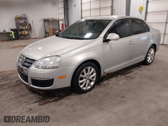 2010 Volkswagen Jetta Limited Edition z VIN 3VWRX7AJ1AM165859, wystawiony jako IAAI lot #42269603 z przebiegiem 93 615 mil mil oraz . Historia ofert i sprzedaży dostępna na DreamBid. Obrazek 2.