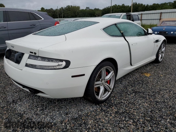 2011 Aston Martin DB9 z VIN SCFFDAAE8BGA13186, wystawiony jako Copart lot #74703544 z przebiegiem Nie podano mil oraz Szkody całkowita. Historia ofert i sprzedaży dostępna na DreamBid. Obrazek 3.