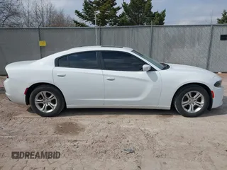 2020 Dodge Charger SXT z VIN 2C3CDXBG4LH213896, wystawiony jako IAAI lot #42143333 z przebiegiem 76 592 mil mil oraz . Historia ofert i sprzedaży dostępna na DreamBid. Obrazek 14.