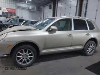 2006 Porsche Cayenne S z VIN WP1AB29P16LA66833, wystawiony jako IAAI lot #41727403 z przebiegiem 149 596 mil mil oraz . Historia ofert i sprzedaży dostępna na DreamBid. Obrazek 14.