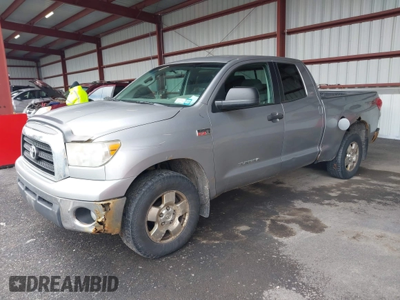 2008 Toyota Tundra z VIN 5TBBV54168S492738, wystawiony jako IAAI lot #41933935 z przebiegiem 225 767 mil mil oraz . Historia ofert i sprzedaży dostępna na DreamBid. Obrazek 17.