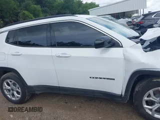 2025 Jeep Compass Latitude с VIN 3C4NJDBN5ST597722, выставлен на аукционе IAAI как лот 42499155 с пробегом 1 663 миль миль и . История ставок и продаж доступна на DreamBid. Изображение 13.