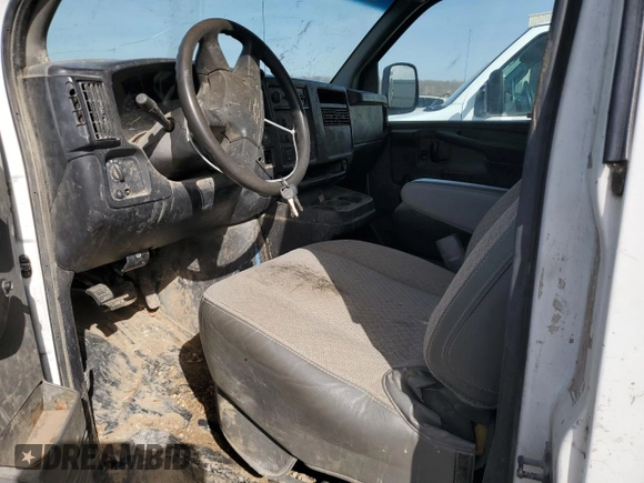 2003 Chevrolet Express Cargo z VIN 1GCHG35U531220101, wystawiony jako Copart lot #49040665 z przebiegiem 321 267 mil mil oraz Szkoda całkowita • Salvage title. Historia ofert i sprzedaży dostępna na DreamBid. Obrazek 7.
