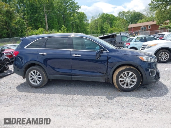 2017 Kia Sorento LX z VIN 5XYPG4A35HG214790, wystawiony jako IAAI lot #42202652 z przebiegiem 89 655 mil mil oraz . Historia ofert i sprzedaży dostępna na DreamBid. Obrazek 14.