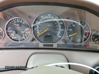 1999 Mercedes-Benz SL 500 z VIN WDBFA68F4XF184352, wystawiony jako Copart lot #57874355 z przebiegiem 215 118 mil mil oraz Tytuł czysty. Historia ofert i sprzedaży dostępna na DreamBid. Obrazek 9.
