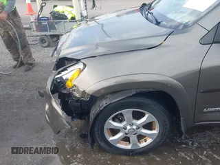 2009 Toyota RAV4 z VIN 2T3ZF31VX9W007161, wystawiony jako IAAI lot #41360511 z przebiegiem 79 216 mil mil oraz . Historia ofert i sprzedaży dostępna na DreamBid. Obrazek 18.