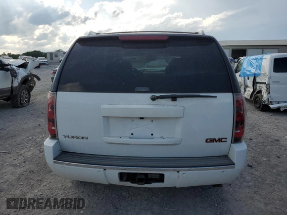 2007 GMC Yukon Denali z VIN 1GKFK63877J383310, wystawiony jako Copart lot #56122105 z przebiegiem 250 797 mil mil oraz Czysty tytuł • Clean title. Historia ofert i sprzedaży dostępna na DreamBid. Obrazek 6.