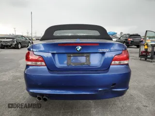 2008 BMW 1 Series 128i z VIN WBAUL73568VE88989, wystawiony jako Copart lot #52004715 z przebiegiem 78 833 mil mil oraz Szkody całkowita. Historia ofert i sprzedaży dostępna na DreamBid. Obrazek 6.