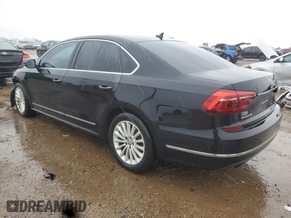 2017 Volkswagen Passat SE z VIN 1VWBT7A35HC005459, wystawiony jako Copart lot #43448015 z przebiegiem 141 540 mil mil oraz Szkoda całkowita • Salvage title. Historia ofert i sprzedaży dostępna na DreamBid. Obrazek 2.