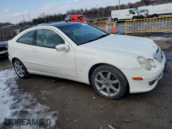 2005 Mercedes-Benz C z VIN WDBRN64JX5A764906, wystawiony jako Copart lot #41567275 z przebiegiem 94 593 mil mil oraz Szkoda całkowita • Salvage title. Historia ofert i sprzedaży dostępna na DreamBid. Obrazek 4.