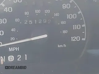 1999 Ford Explorer Sport z VIN 1FMYU24X5XUA19152, wystawiony jako IAAI lot #42473945 z przebiegiem Nie podano mil oraz . Historia ofert i sprzedaży dostępna na DreamBid. Obrazek 7.