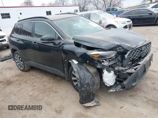 2025 Toyota Corolla Cross XLE с VIN 7MUDAABG0SV121518, выставлен на аукционе IAAI как лот 41870792 с пробегом 2 702 миль миль и . История ставок и продаж доступна на DreamBid. Изображение 1.