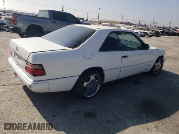 1990 Mercedes-Benz 300 CE с VIN WDBEA51D8LB132643, выставлен на аукционе Copart как лот 76017284 с пробегом 211 131 миль миль и Чистый • Clean title. История ставок и продаж доступна на DreamBid. Изображение 3.