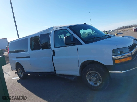2019 Chevrolet Express Passenger LT with VIN 1GAZGPFG8K1212330, listed as a IAAI auction lot 41252884 with 61,605 mi miles. Bid and sale history available at carsss.com. Image 13.