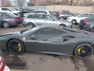 2018 Ferrari 488 z VIN ZFF79ALA9J0229410, wystawiony jako IAAI lot #41511074 z przebiegiem Nie podano mil oraz . Historia ofert i sprzedaży dostępna na DreamBid. Obrazek 14.