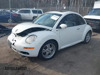 2008 Volkswagen New Beetle Coupe Triple White with VIN 3VWFW31C78M521404, listed as a IAAI auction lot 41624482 with 143,418 mi miles. Bid and sale history available at carsss.com. Image 2.