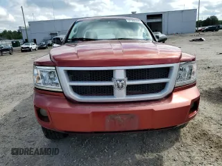 2008 Dodge Dakota Bighorn/Lonestar z VIN 1D7HE38K98S599465, wystawiony jako Copart lot #57168725 z przebiegiem 190 913 mil mil oraz Szkody całkowita. Historia ofert i sprzedaży dostępna na DreamBid. Obrazek 5.