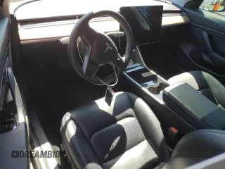 2020 Tesla Model 3 Long Range z VIN 5YJ3E1EB3LF787160, wystawiony jako Copart lot #58626965 z przebiegiem Nie podano mil oraz Szkoda całkowita • Salvage title. Historia ofert i sprzedaży dostępna na DreamBid. Obrazek 8.
