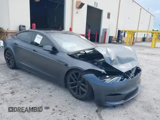 2023 Tesla Model S z VIN 5YJSA1E54PF501565, wystawiony jako IAAI lot #42244953 z przebiegiem Nie podano mil oraz . Historia ofert i sprzedaży dostępna na DreamBid. Obrazek 1.