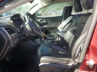 2019 Jeep Cherokee Altitude z VIN 1C4PJMLB2KD128025, wystawiony jako Copart lot #58207304 z przebiegiem 79 743 mil mil oraz Szkoda całkowita • Salvage title. Historia ofert i sprzedaży dostępna na DreamBid. Obrazek 7.