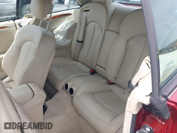 2005 Mercedes-Benz CLK 320 z VIN WDBTK65G05T040423, wystawiony jako IAAI lot #42645524 z przebiegiem 87 894 mil mil oraz . Historia ofert i sprzedaży dostępna na DreamBid. Obrazek 8.