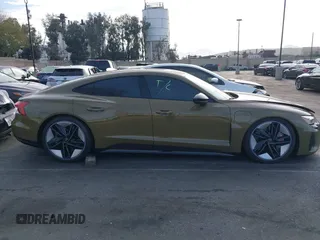 2024 Audi RS e-tron GT z VIN WAUBHBFW5R7900659, wystawiony jako IAAI lot #41797376 z przebiegiem 1010 mil mil oraz . Historia ofert i sprzedaży dostępna na DreamBid. Obrazek 14.