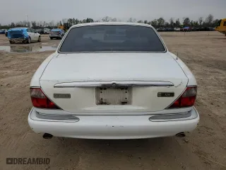 1998 Jaguar XJ with VIN SAJHX1248WC835728, listed as a Copart auction lot 86698244 with 116,768 mi miles and Clean Title. Bid and sale history available at carsss.com. Image 6.