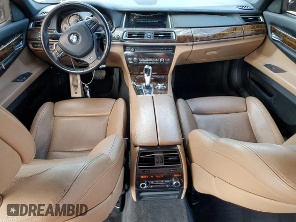2013 BMW 7 Series 740Li xDrive z VIN WBAYF4C53DDE23895, wystawiony jako Copart lot #47223065 z przebiegiem 135 567 mil mil oraz Szkoda całkowita • Salvage title. Historia ofert i sprzedaży dostępna na DreamBid. Obrazek 8.