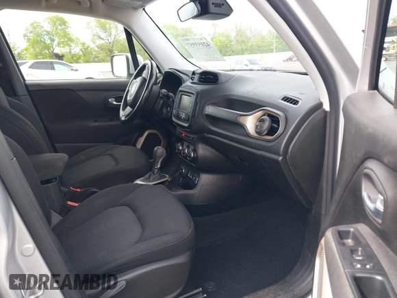 2017 Jeep Renegade Latitude z VIN ZACCJBBB6HPG40367, wystawiony jako IAAI lot #42053957 z przebiegiem 105 893 mil mil oraz . Historia ofert i sprzedaży dostępna na DreamBid. Obrazek 5.