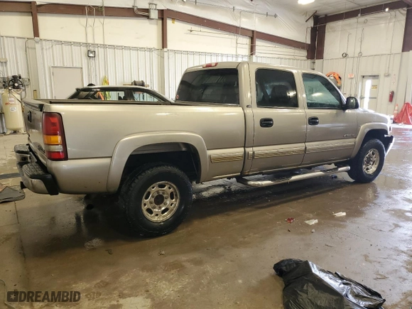 2002 Chevrolet Silverado 1500HD LT with VIN 1GCGK13U32F147989, listed as a Copart auction lot 82809134 with 0 mi miles and Non Repairable. Bid and sale history available at carsss.com. Image 3.