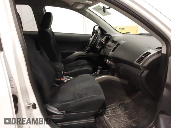 2007 Mitsubishi Outlander XLS with VIN JA4MT41X37Z018004, listed as a IAAI auction lot 41689580 with 144,021 mi miles. Bid and sale history available at carsss.com. Image 5.