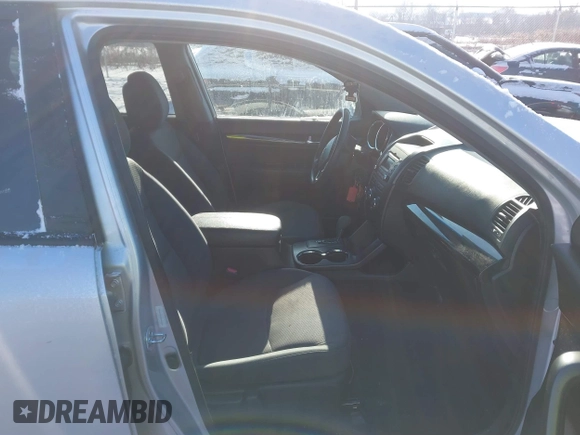 2013 Kia Sorento LX with VIN 5XYKTDA20DG385289, listed as a IAAI auction lot 41370458 with 107,216 mi miles and . Bid and sale history available at DreamBid. Image 5.