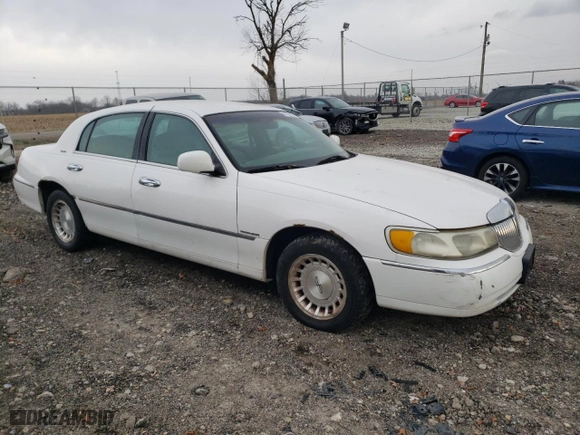 1998 Lincoln Town Car Executive with VIN 1LNFM81W6WY649646, listed as a Copart auction lot 81839824 with 292,436 mi miles and Clean Title. Bid and sale history available at carsss.com. Image 4.