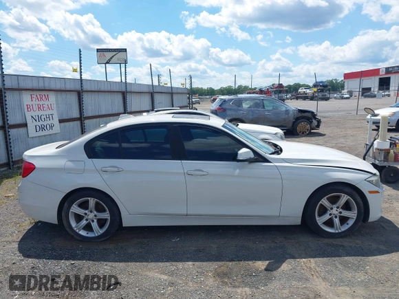 2014 BMW 3 Series 328i z VIN WBA3A5C51EP603386, wystawiony jako IAAI lot #42343104 z przebiegiem Nie podano mil oraz . Historia ofert i sprzedaży dostępna na DreamBid. Obrazek 12.