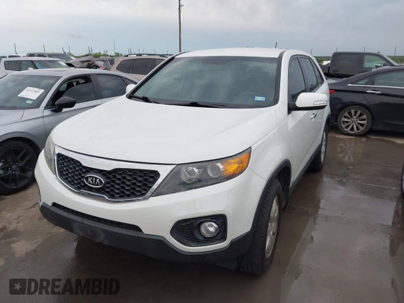 2012 Kia Sorento LX z VIN 5XYKTCA68CG268717, wystawiony jako IAAI lot #42373058 z przebiegiem 171 790 mil mil oraz . Historia ofert i sprzedaży dostępna na DreamBid. Obrazek 2.