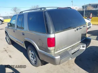 2002 Chevrolet Blazer LS z VIN 1GNDT13W52K213071, wystawiony jako IAAI lot #41336010 z przebiegiem 157 758 mil mil oraz . Historia ofert i sprzedaży dostępna na DreamBid. Obrazek 3.
