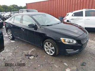 2016 Volvo S60 T5 Drive-E Premier z VIN YV126MFK4G2413197, wystawiony jako IAAI lot #42628347 z przebiegiem 98 174 mil mil oraz . Historia ofert i sprzedaży dostępna na DreamBid. Obrazek 1.