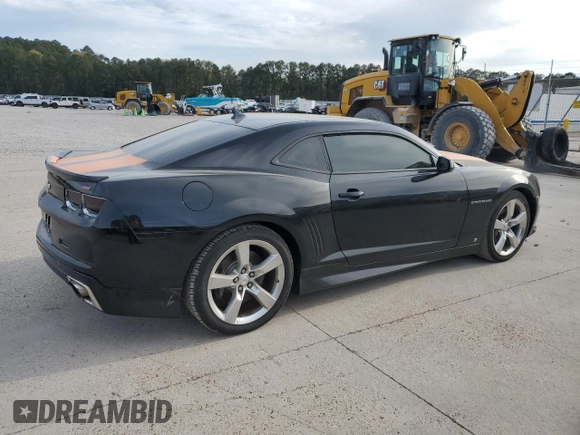 2010 Chevrolet Camaro 2SS z VIN 2G1FK1EJXA9129102, wystawiony jako Copart lot #50597105 z przebiegiem 121 724 mil mil oraz Tytuł czysty. Historia ofert i sprzedaży dostępna na DreamBid. Obrazek 3.
