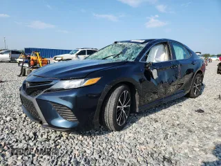 2020 Toyota Camry SE z VIN 4T1G11AK0LU878781, wystawiony jako Copart lot #58251325 z przebiegiem 46 084 mil mil oraz Czysty tytuł • Clean title. Historia ofert i sprzedaży dostępna na DreamBid. Obrazek 1.
