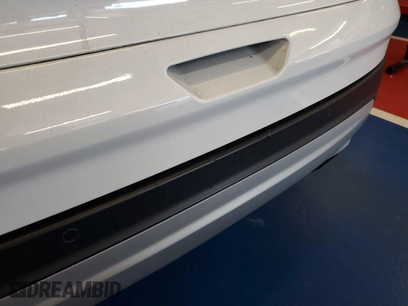 2019 Ford Escape SE z VIN 1FMCU9GD9KUB11829, wystawiony jako IAAI lot #42399993 z przebiegiem 81 910 mil mil oraz . Historia ofert i sprzedaży dostępna na DreamBid. Obrazek 19.