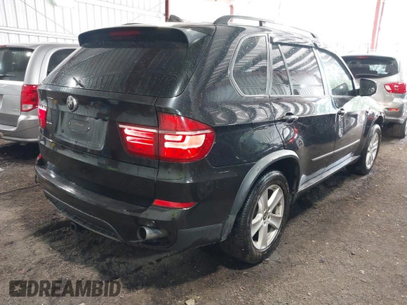 2011 BMW X5 35d z VIN 5UXZW0C54BL369201, wystawiony jako IAAI lot #42285920 z przebiegiem 158 287 mil mil oraz . Historia ofert i sprzedaży dostępna na DreamBid. Obrazek 4.