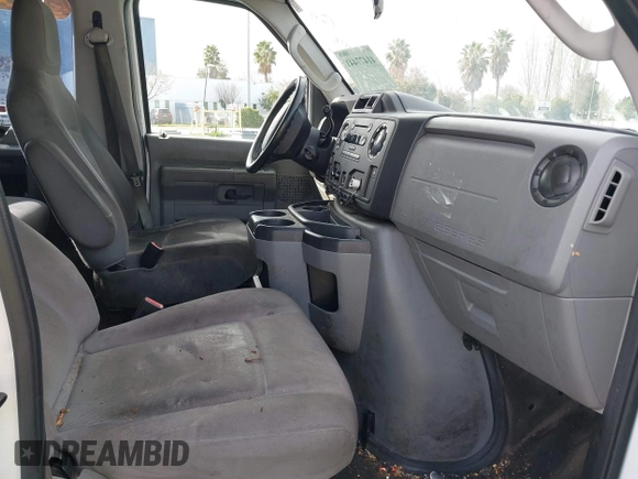 2013 Ford Econoline Passenger XL z VIN 1FBSS3BL4DDA83236, wystawiony jako IAAI lot #41477441 z przebiegiem 164 210 mil mil oraz . Historia ofert i sprzedaży dostępna na DreamBid. Obrazek 5.