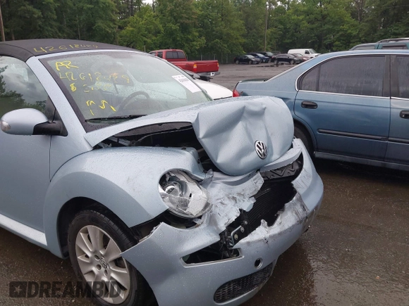 2010 Volkswagen Beetle with VIN 3VWRG3AL6AM008886, listed as a IAAI auction lot 42618429 with 100,264 mi miles and . Bid and sale history available at DreamBid. Image 6.
