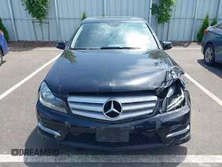 2012 Mercedes-Benz C 300 Sport с VIN WDDGF8BB9CA642697, выставлен на аукционе IAAI как лот 42479043 с пробегом 93 021 миль миль и . История ставок и продаж доступна на DreamBid. Изображение 12.