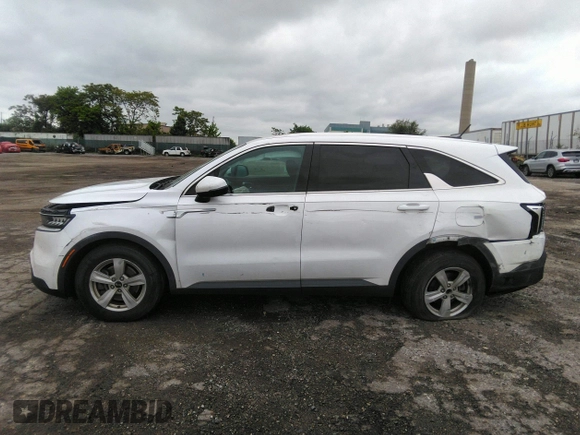 2021 Kia Sorento LX with VIN 5XYRG4LCXMG017520, listed as a IAAI auction lot 39440093 with 111,311 mi miles. Bid and sale history available at carsss.com. Image 15.
